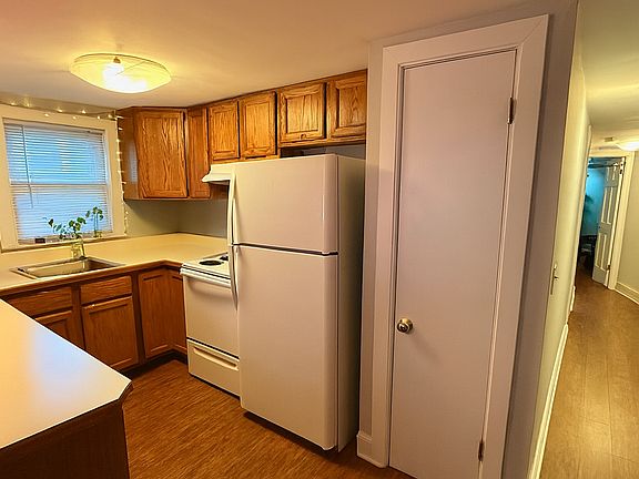 5th image of 413 W Hoover Ave #6A