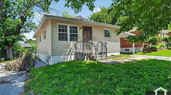1225 Lakeview Ave