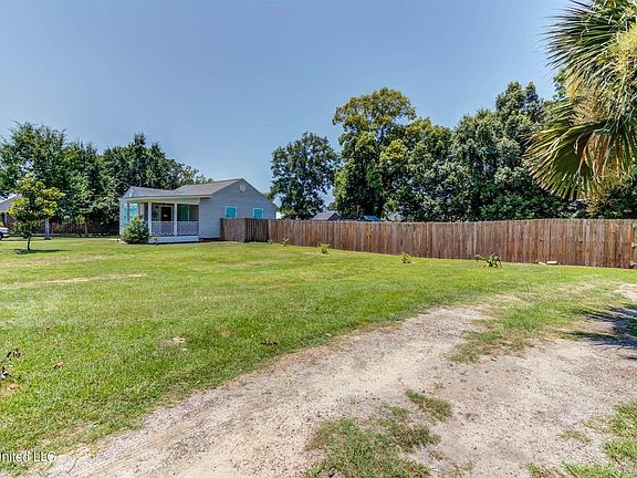 3rd image of 721 Ruth Ave