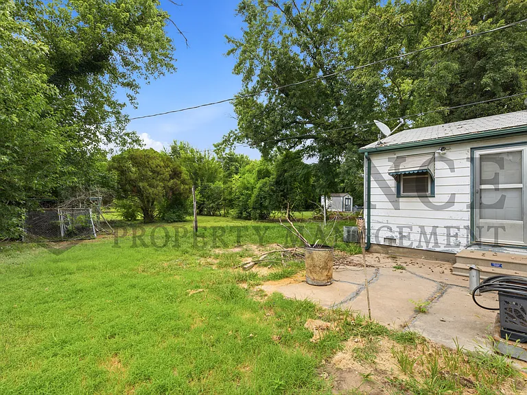 1620 E Selma St — Photo 4