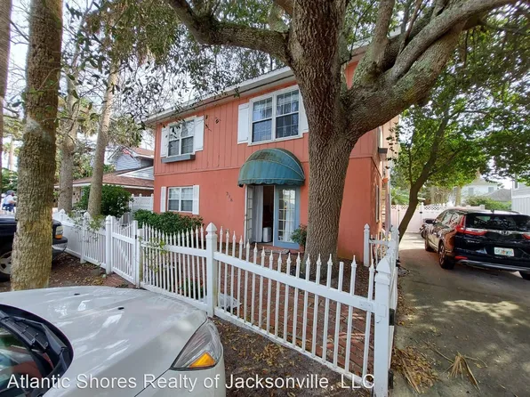 318 8th St #A, Atlantic Beach, FL 32233