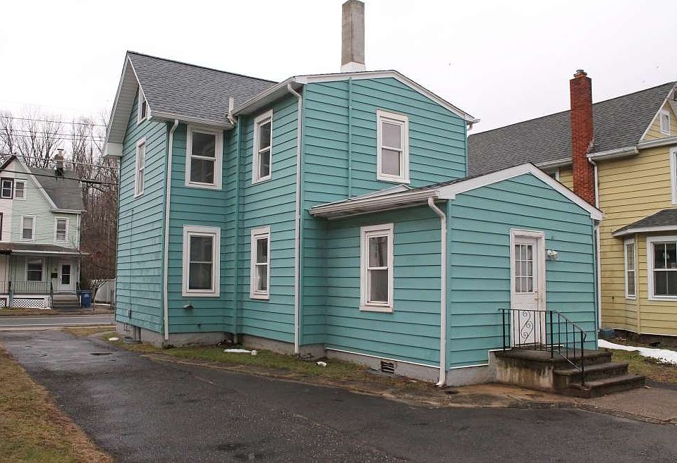 2nd image of 556 Delaware Ave
