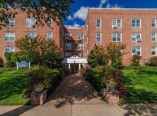 194 Smith Street #1Q, Freeport, NY 11520