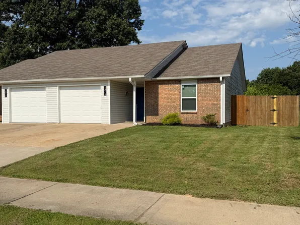 1375 N Carriage Way, Fayetteville, AR 72704