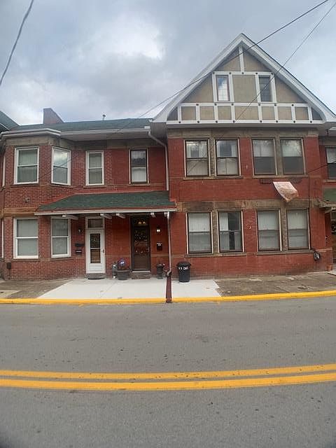 1st image of 7 E 4th St