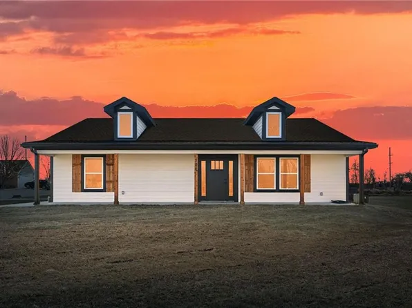 704 Colony Ave, East Lynne, MO 64743