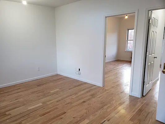 Rented by MCR Realty | media 11