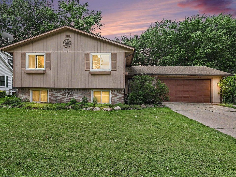 1st image of 302 Westwinds Dr