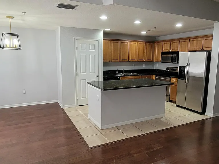 121 Grand Beach Pl — Photo 3