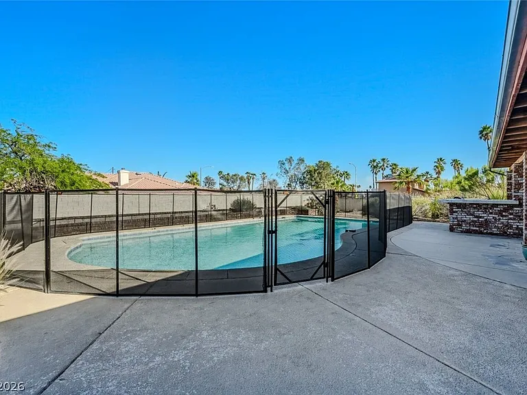 6760 W Oakey Blvd — Photo 37