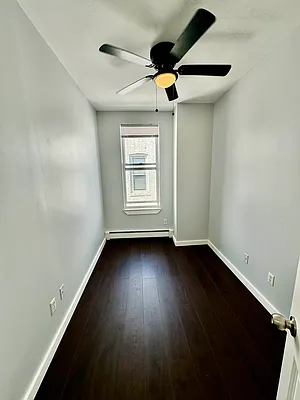 Rented by Venezia Realty Group LLC | media 8