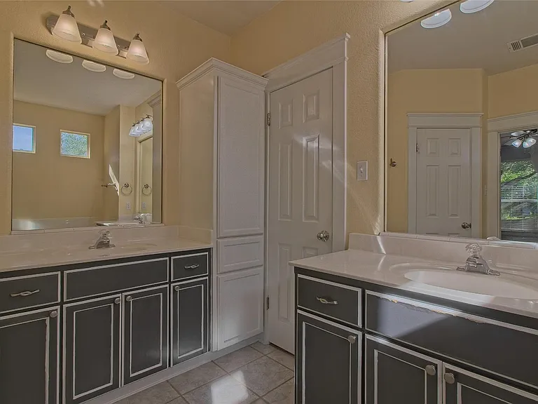 610 Palo Alto Ln — Photo 24