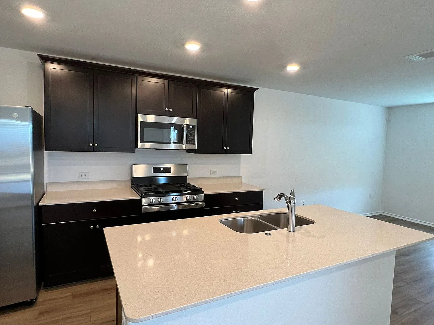 7221 Spotted Leaf Way Del Valle, TX 78617 — Photo 3