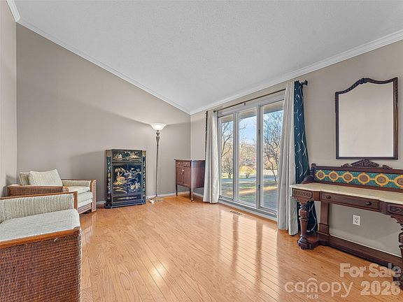 5th image of 29 Reynolda Dr