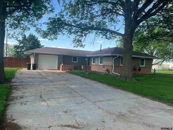 927 22nd St, Fairbury, NE 68352