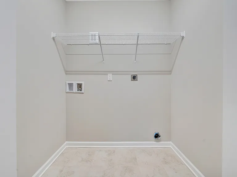 905 Holland Loop NW — Photo 17