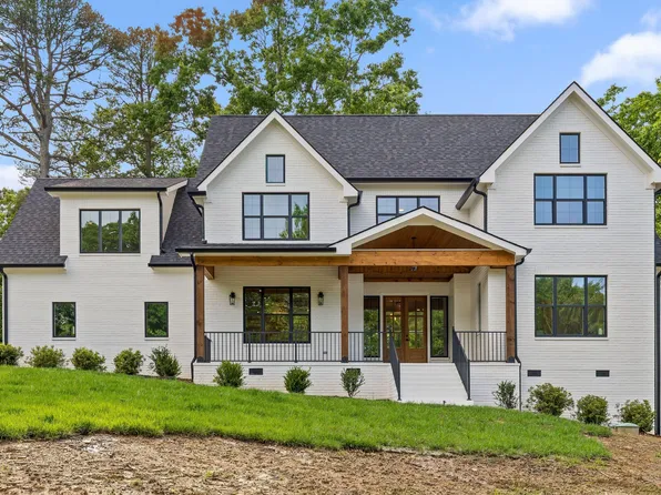 1825 Sawyer Farms Ln, Signal Mountain, TN 37377