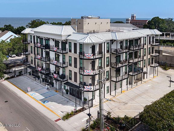 2nd image of 124 Court St #305