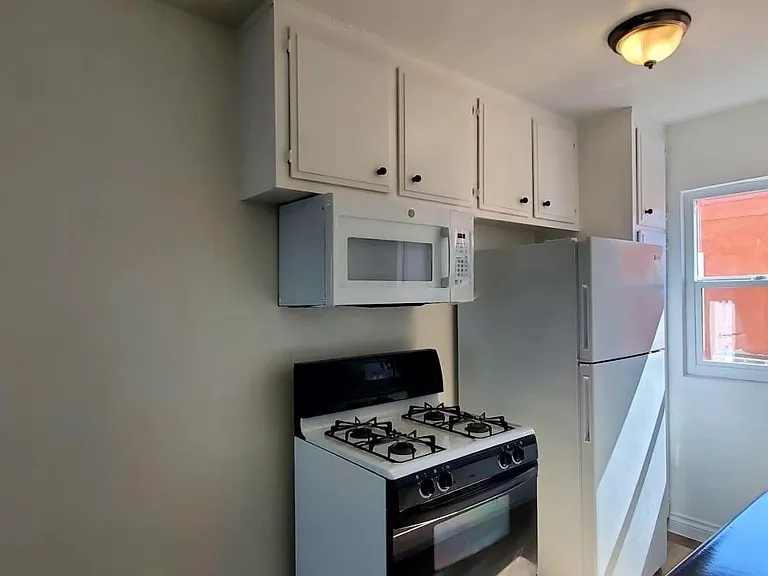 2346 W 18th St #13 — Photo 11
