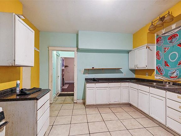 5th image of 2642-44 Banks St
