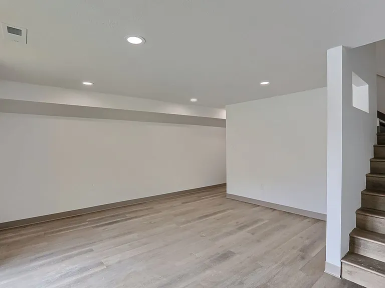 153 Kathleen Dr — Photo 21