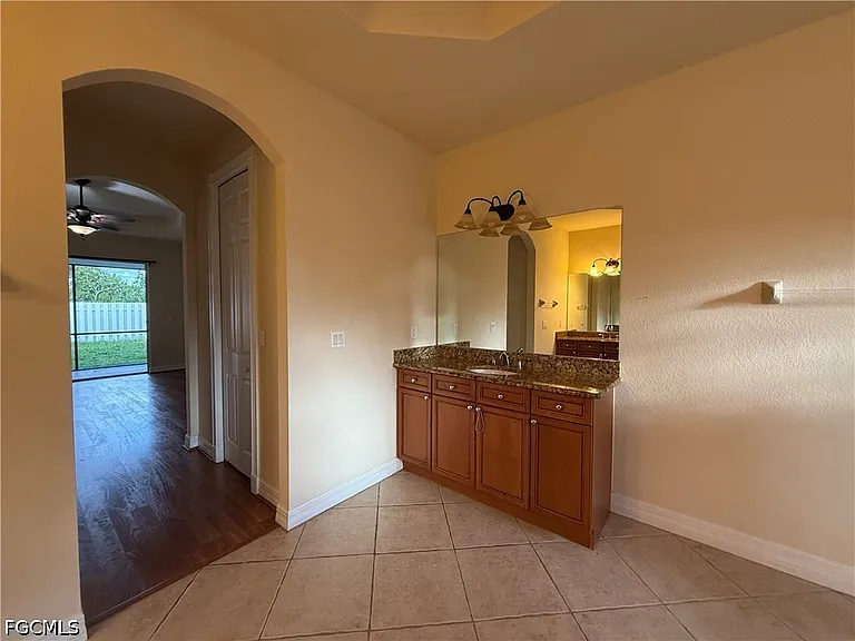 217 NE 21st Pl — Photo 9