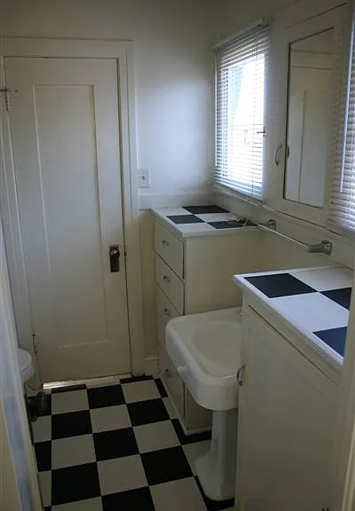 531 S F Street Unit 6 Bathroom 1_05082013