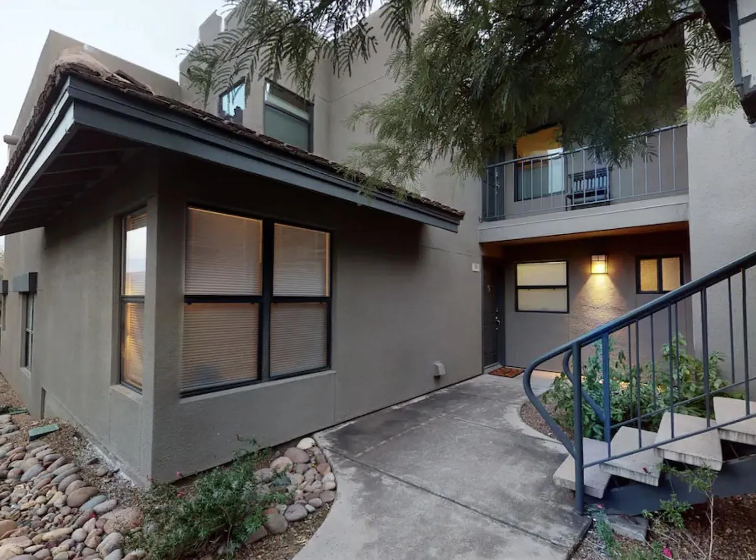 2 bed, 907 sqft, $1,800 — Photo 1