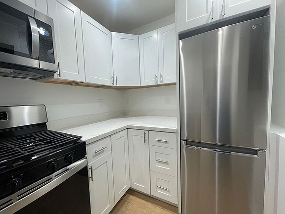 5th image of 2015 Sacramento St APT 104