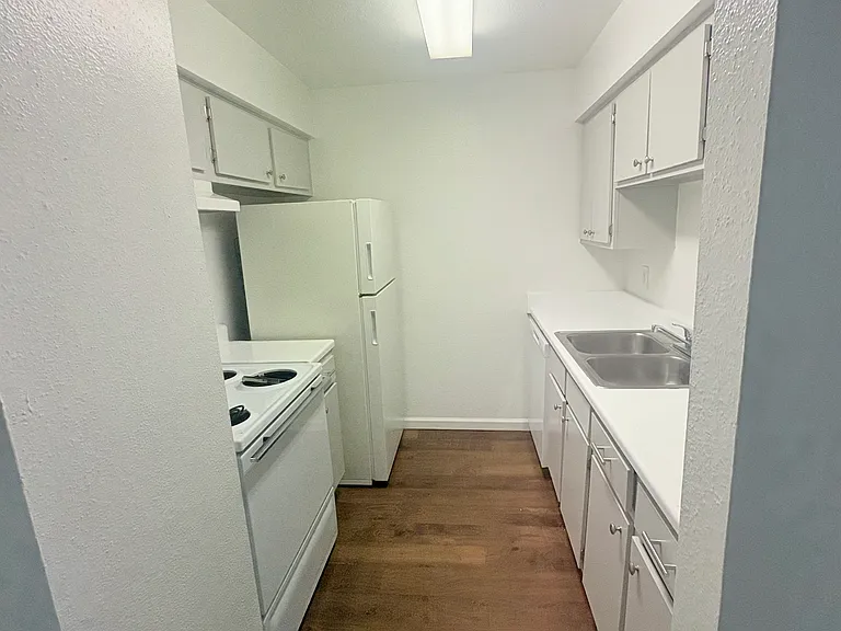 Silver Maples Apartments — Photo 12
