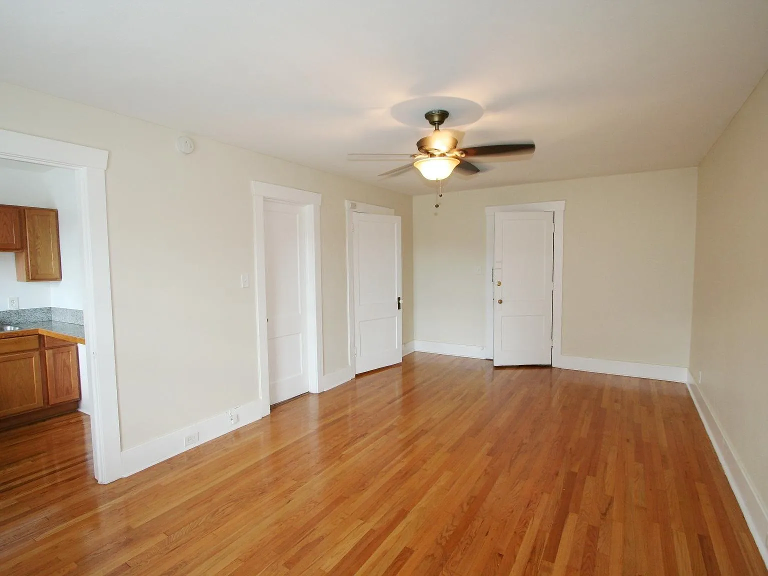 Studio, 425 sqft, $1,095 — Photo 2
