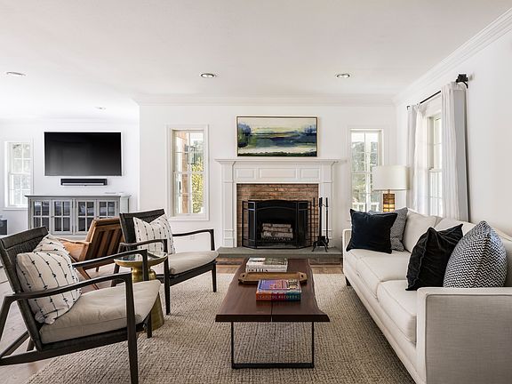 3rd image of 40 Tredwell Ln