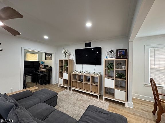 4th image of 245 Linden Ave