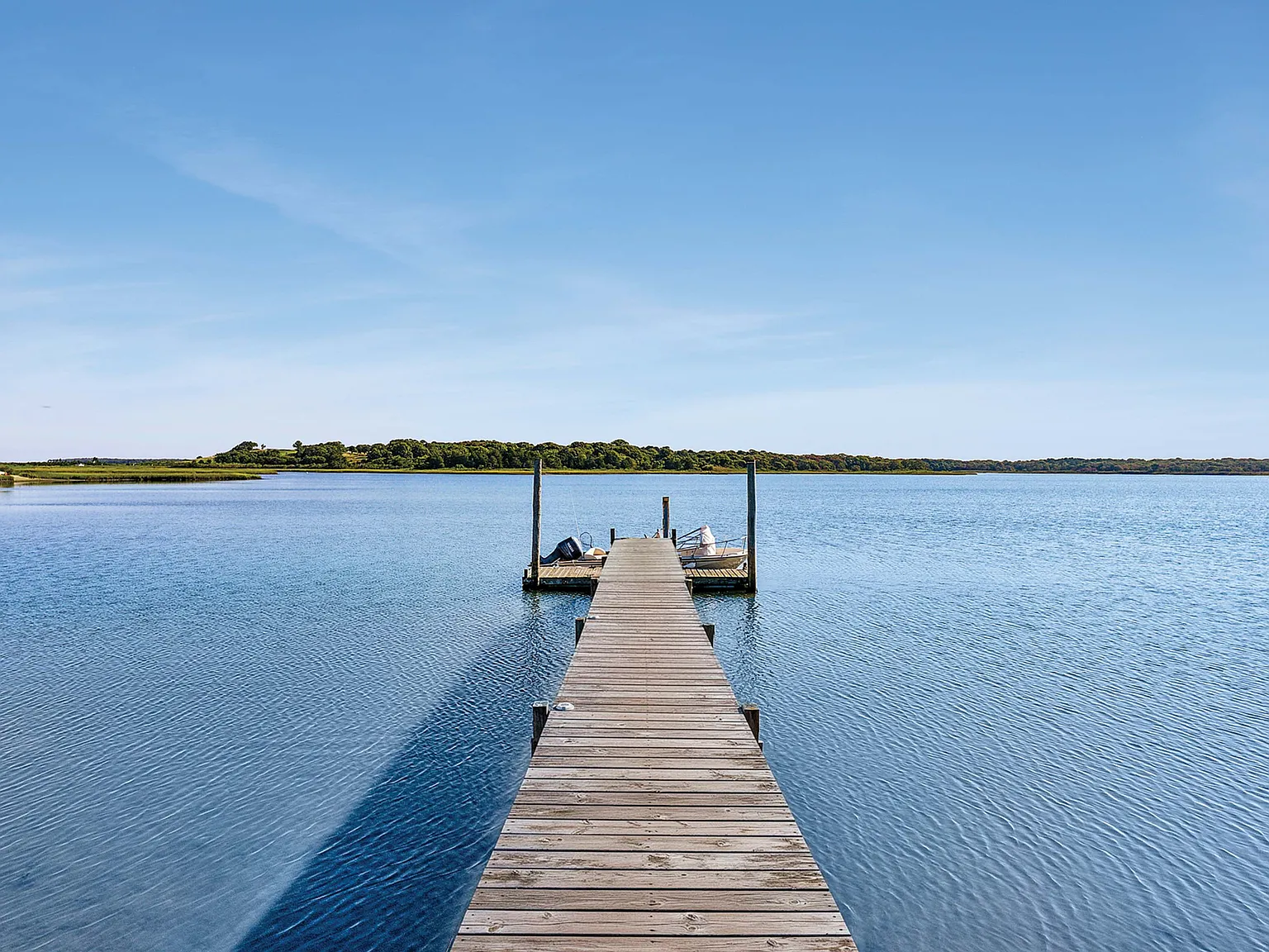 Private Waterfront on Cold Spring Pond — Photo 3