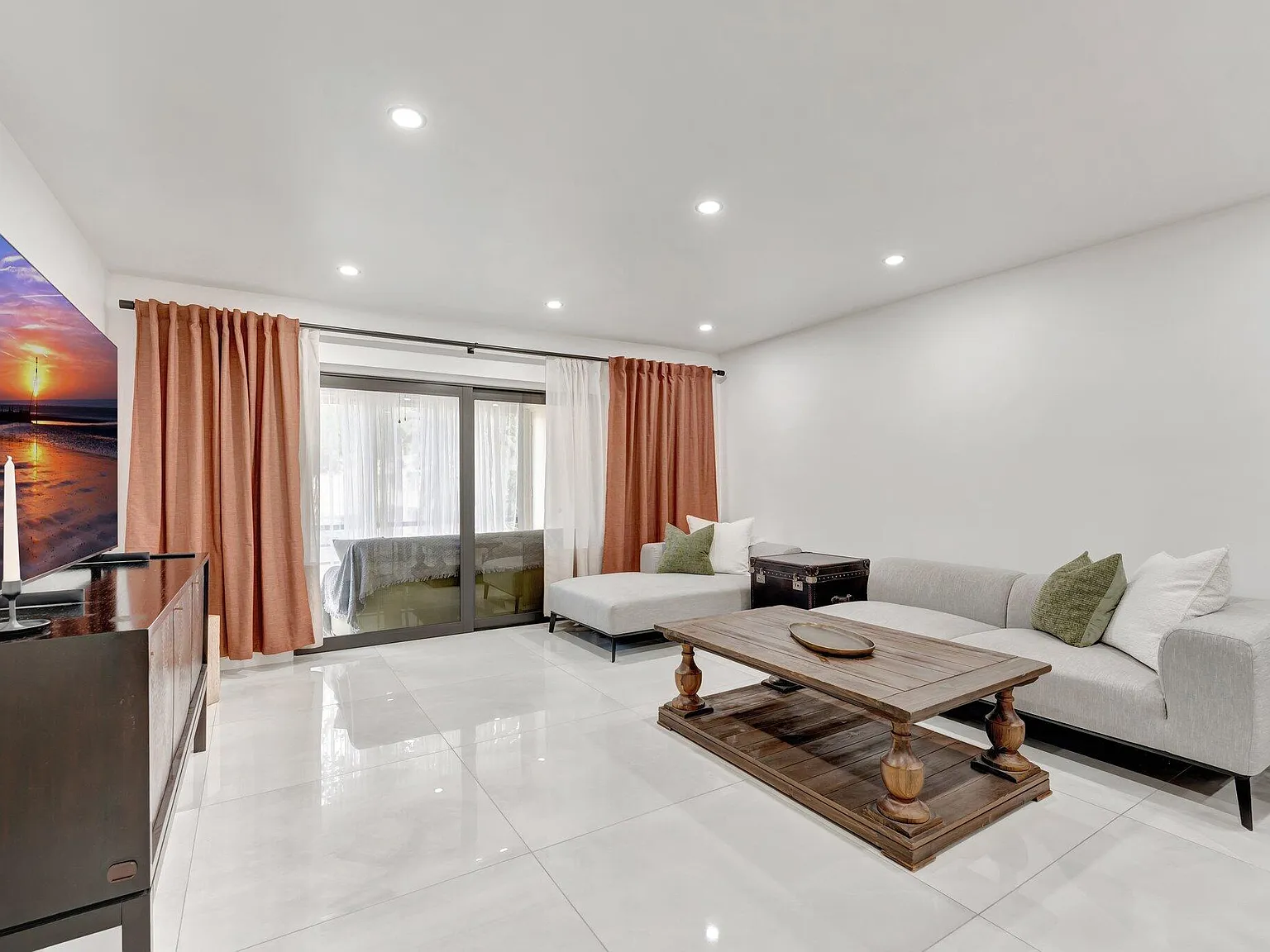 2 bed, 2.0 bath, 936 sqft, $2,300 — Photo 2