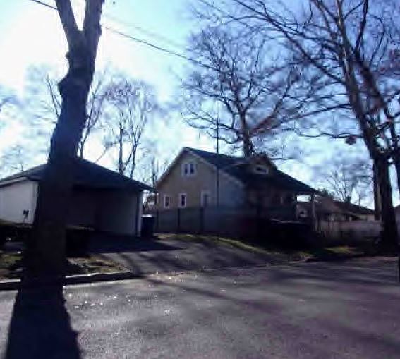 2nd image of 1823-25 Bradford St