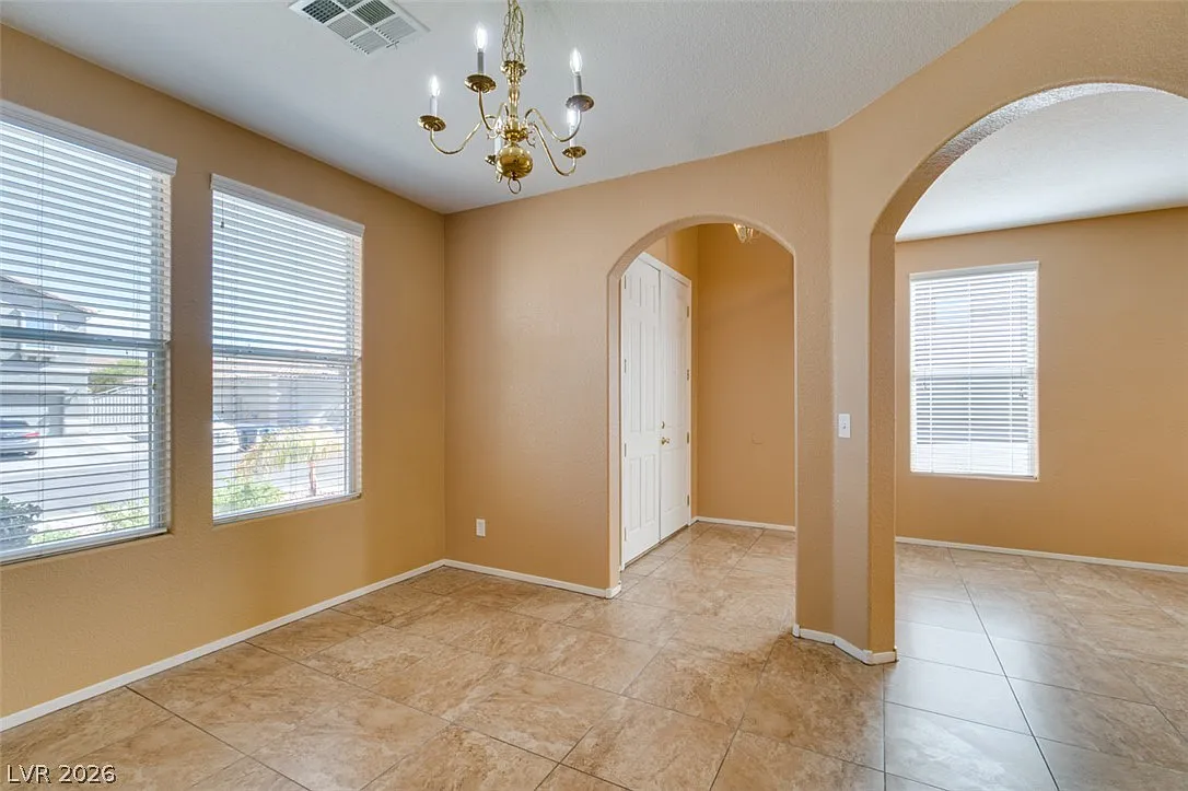 5 bed, 3.0 bath, 2996 sqft, $2,800 — Photo 4