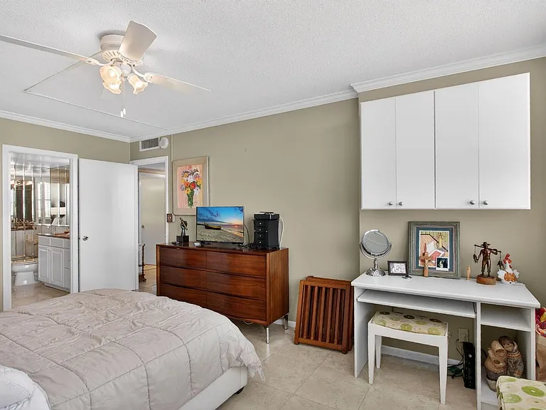 2600 N Flagler Dr #911 — Photo 21