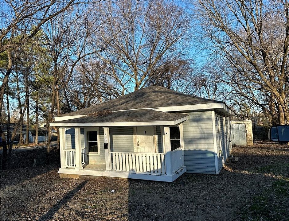 1st image of 203 S 15th St