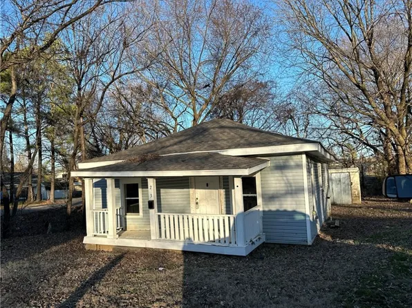 203 S 15th St, Van Buren, AR 72956
