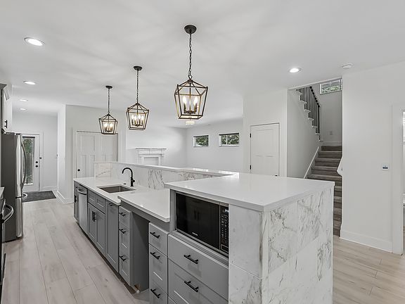 3rd image of 401 Sanders St