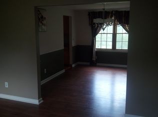 28 Rolling Hill Dr, Fairport, NY 14450