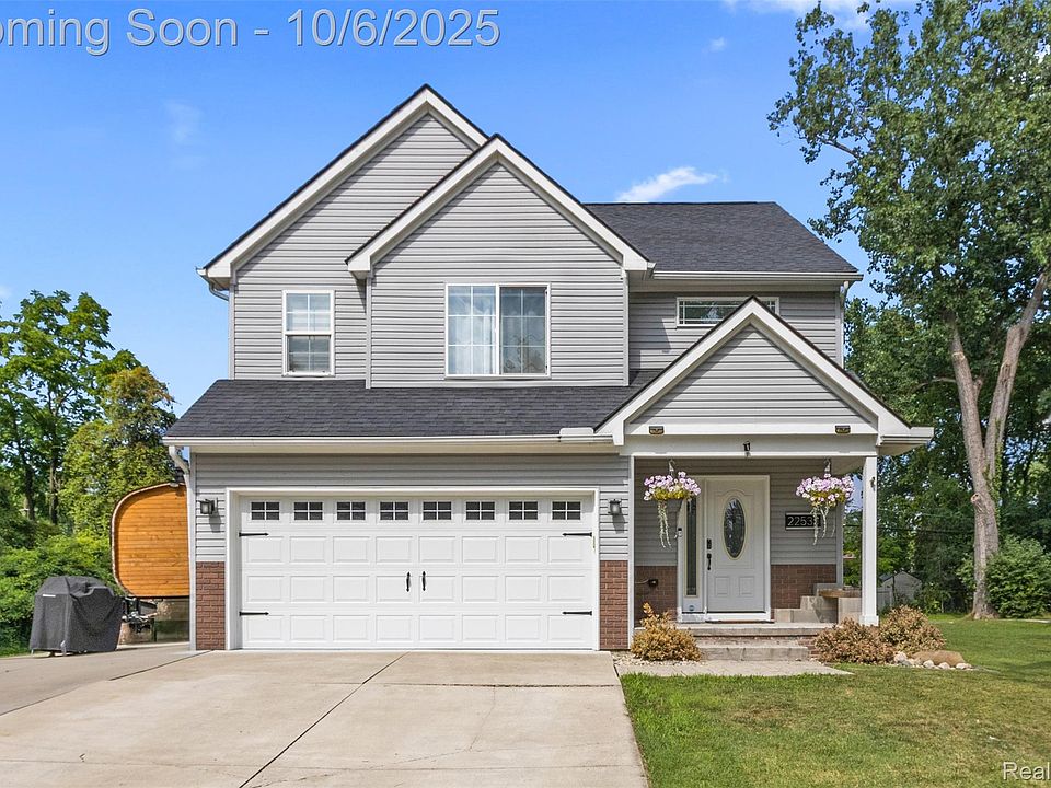 1st image of 22535 Albion Ave