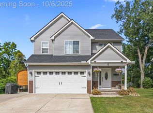 22535 Albion Ave, Farmington Hills, MI