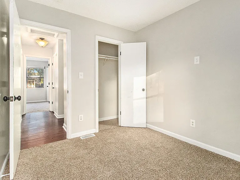 776 Azalia St SW — Photo 3