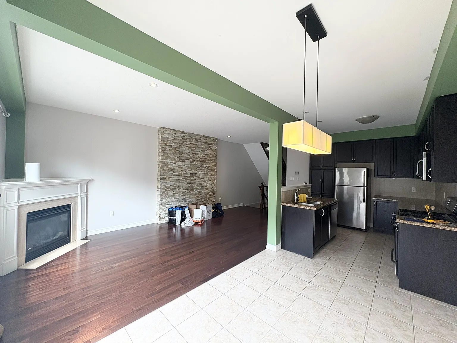 3 bed, 1200 sqft, $2,600 — Photo 2