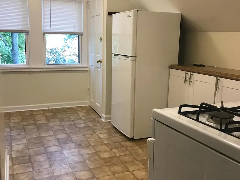 1325 Sloane Ave #3 — Photo 4