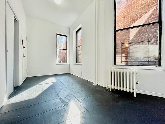 4th image of 217 E 85th St #16