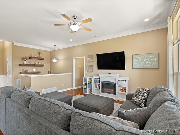 2nd image of 2646 Crescent Hill Drive NE