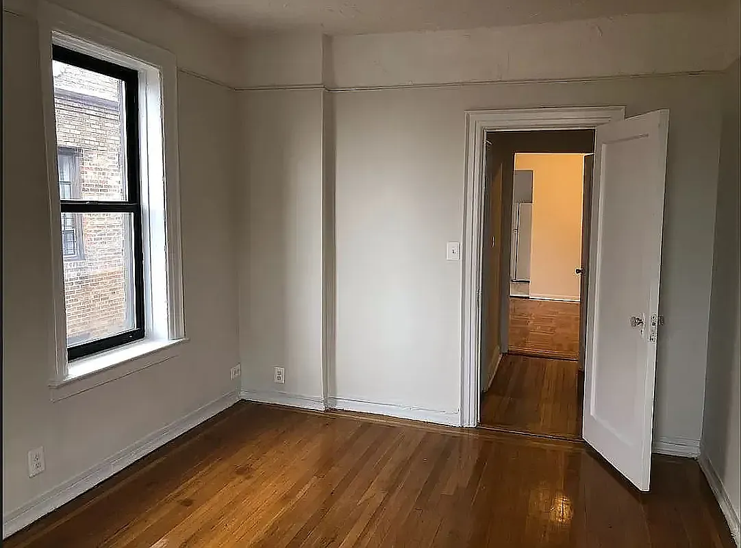 3015 Roberts Avenue — Photo 2